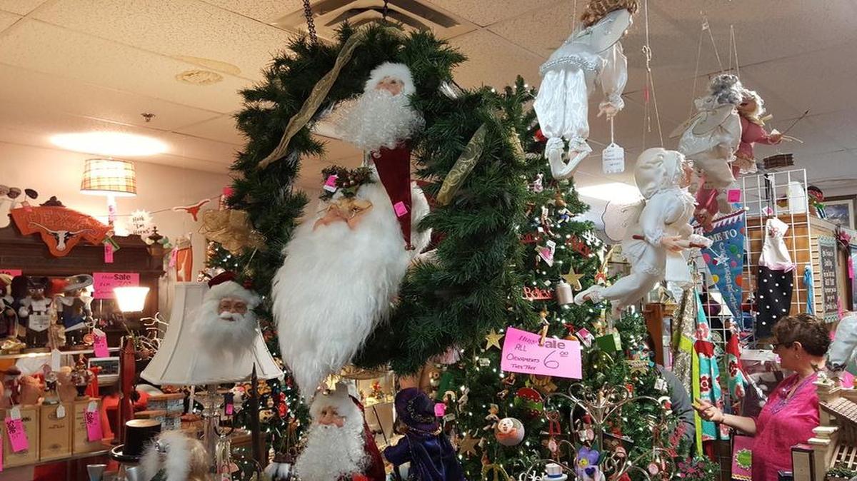 Merry’s Christmas and Clowns is closing after more than two decades on Main Street in Grapevine.