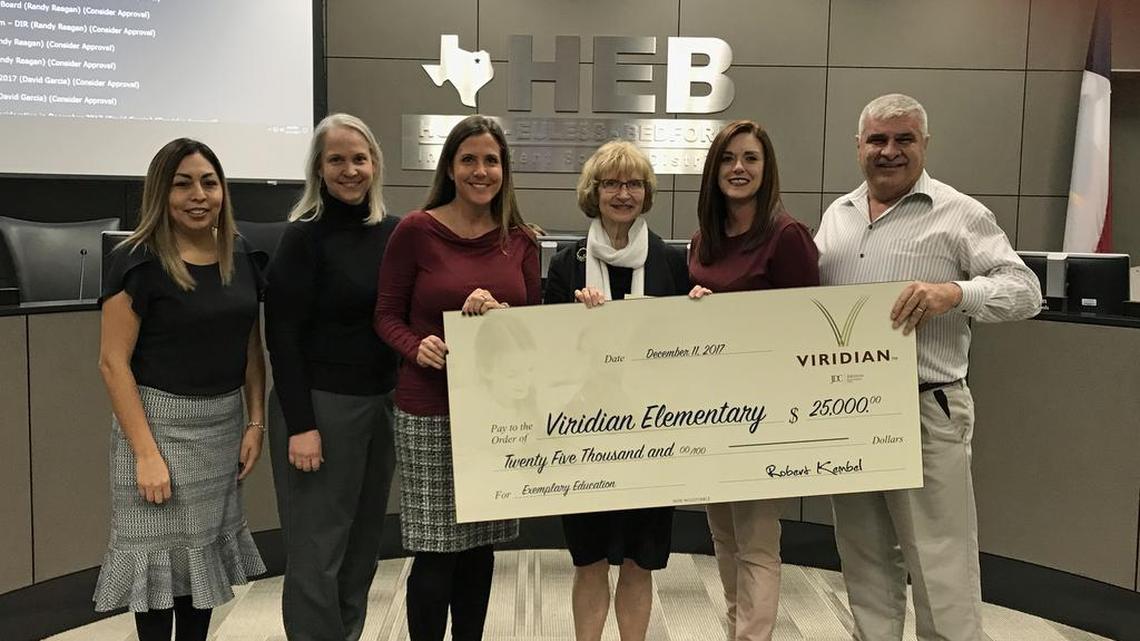 Viridian recently donated $25,000 to the Hurst-Euless-Bedford School District for new shade structures at Viridian Elementary. From left, Viridian Elementary Assistant Principal Sonya Garcia, Dee Jennings, Principal Aungelique Brading and Trustee Faye Beaulieu accept the donation from Viridian’s Debra Meers and Howard Porteus.