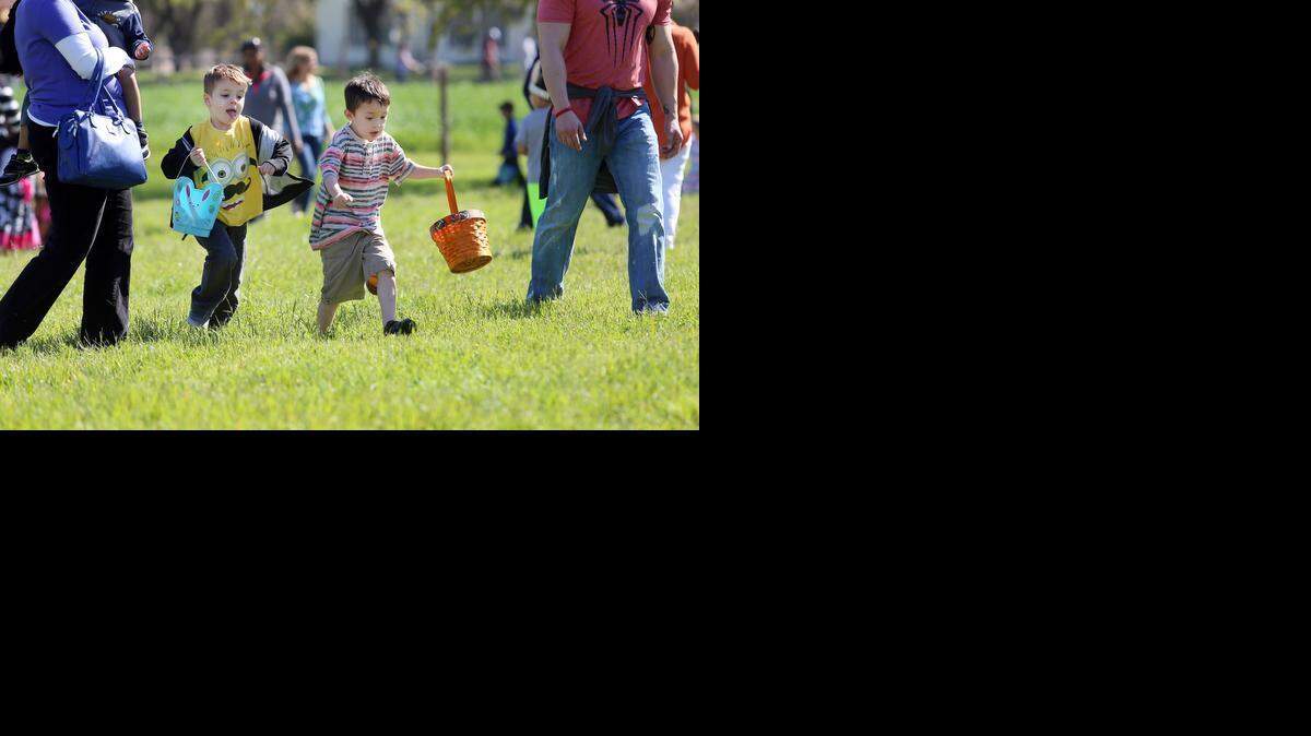
Griffin Norris,5, left, and cousin Thomas Davis, 5, hunt eggs.


