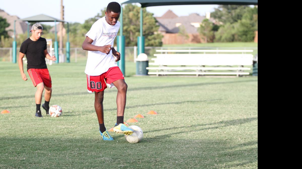
L.D. Bell’s Dan Samba runs a drill last week at the Hurst Athletic Complex.
