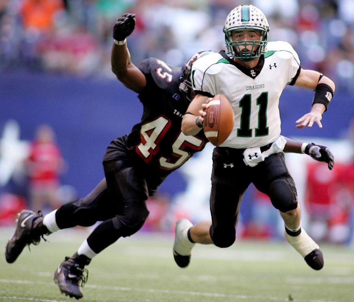 Riley Dodge playing quarterback for Southlake Carroll in 2006.