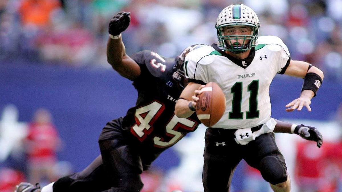 Riley Dodge playing quarterback for Southlake Carroll in 2006.