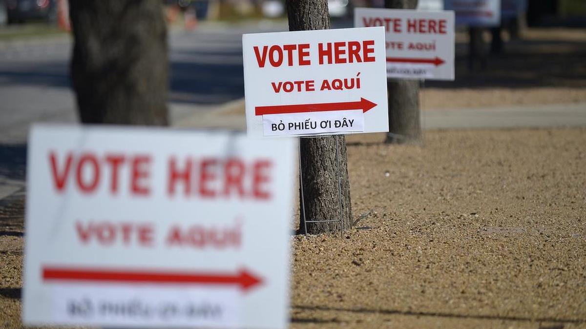 Voters head to the polls for the 2018 midterm primaries at Paschal High School in Fort Worth, TX, Tuesday, March 6, 2018.
