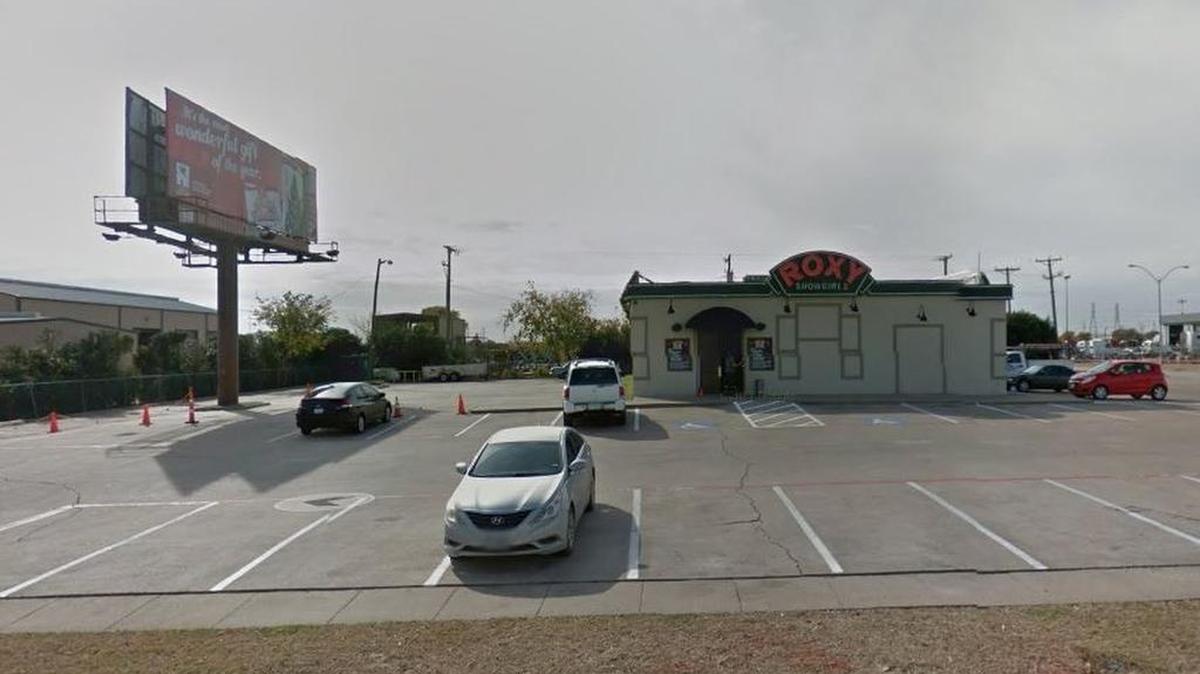 The Roxy Showgirls sits on the Northleast Loop 820 service road.