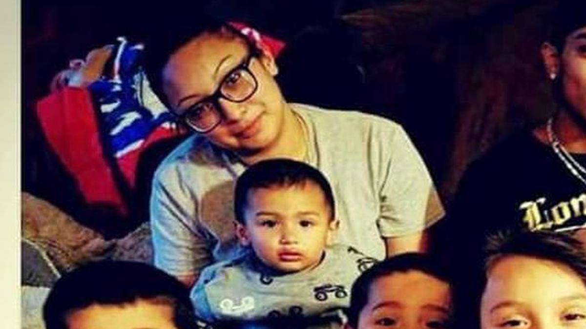 Victoria DeLeon, top left, and her five children, with their father, Antonio Sanchez, top right.