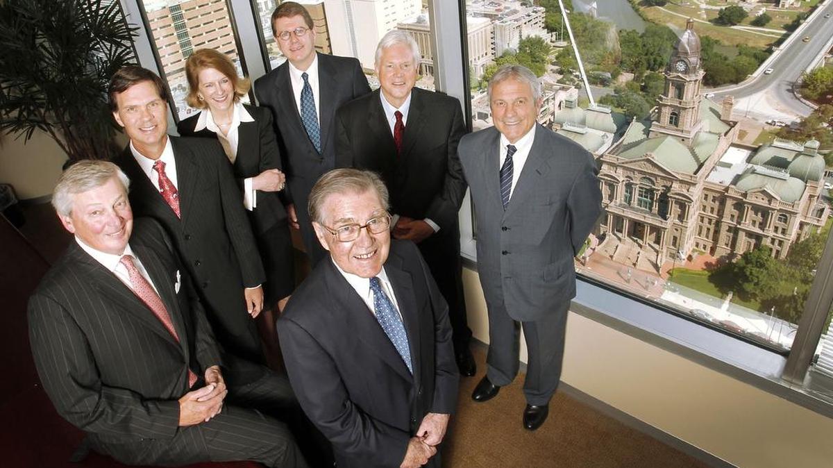 Principals of Kelly Hart & Hallman pose at the firm’s downtown Fort Worth office in 2013. Left to right are Bob Grable, Dee Kelly Jr., Sharon Millians, Cal Johnson, David Keltner, Marshall Searcy and the firm’s founder, Dee J. Kelly, front.