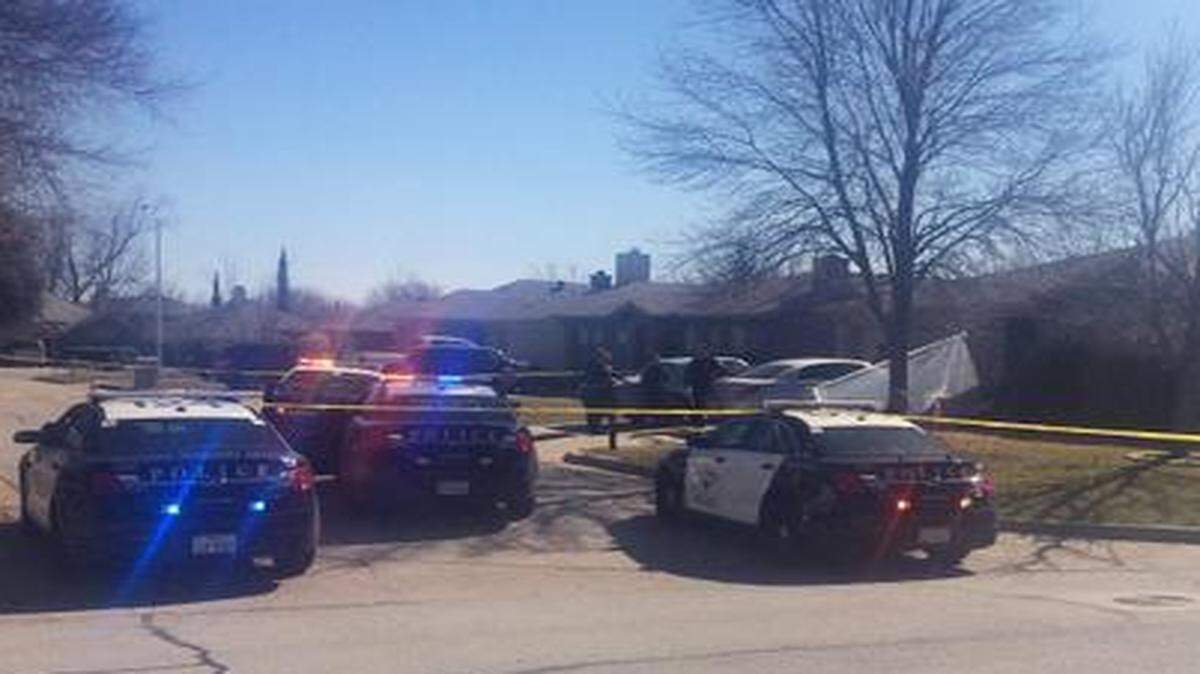 
Fort Worth police investigate a fatal shooting Saturday afternoon in the 1600 block of Dorchester Street. 
