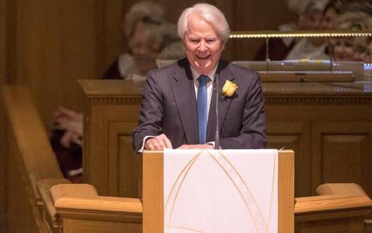 
Sid Bass shares a story about his friend and attorney Dee Kelly Sr. at Kelly’s memorial service Wednesday, Oct. 7, 2015 
