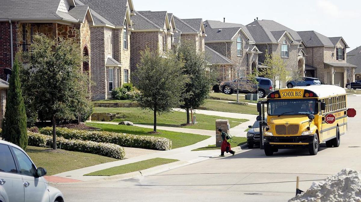 New homes in southwest Fort Worth attest to the population increase. Tarrant County placed sixth in population gain among counties in the year that ended July 1, 2015.