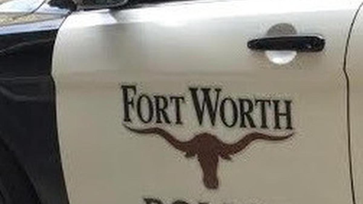 A suspect kept Fort Worth police at bay for more than three hours Sunday morning on Morningside Drive before he surrendered without an incident, authorities said.