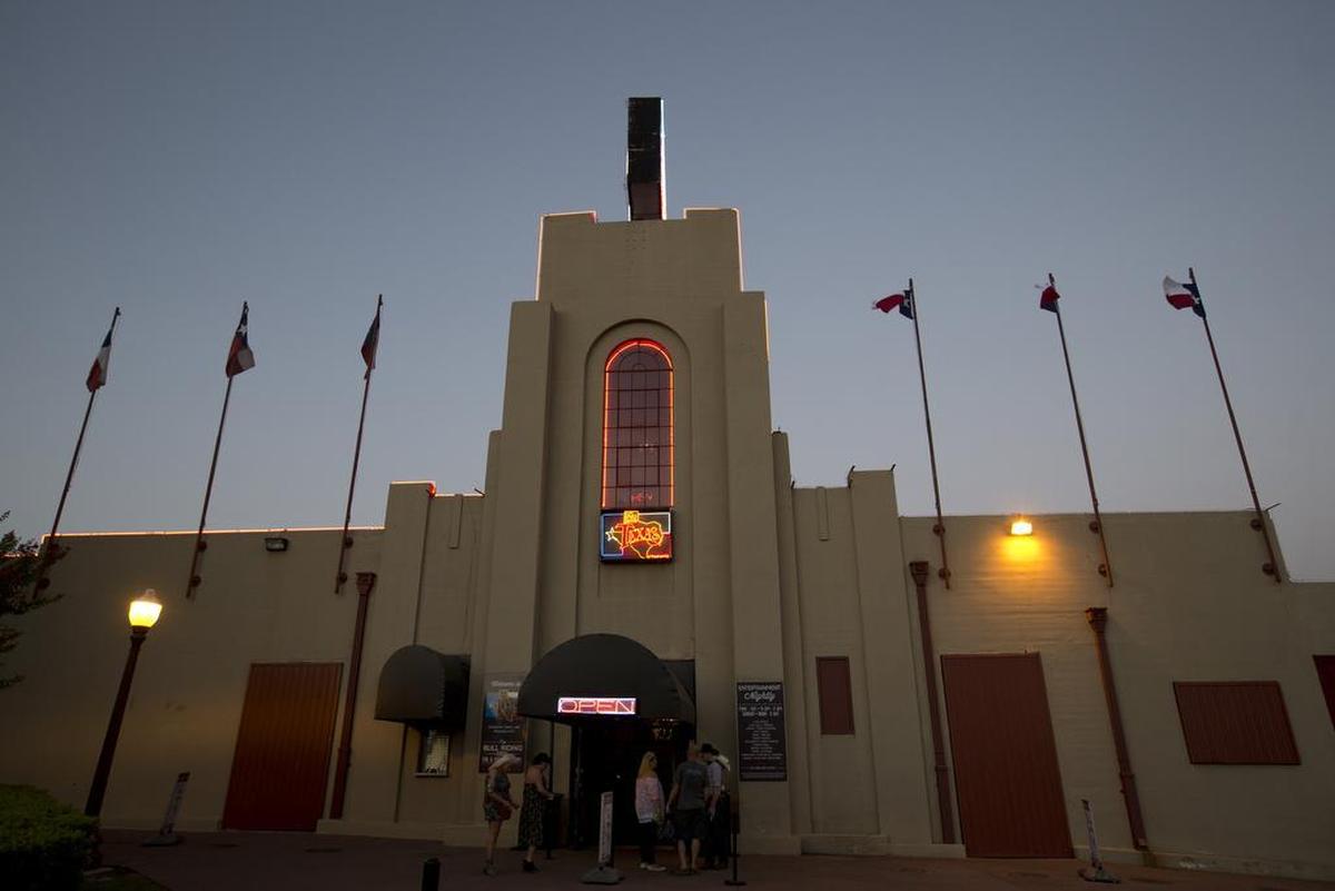 Billy Bob’s is involved in a bitter fight among its investors over how the club is operated.