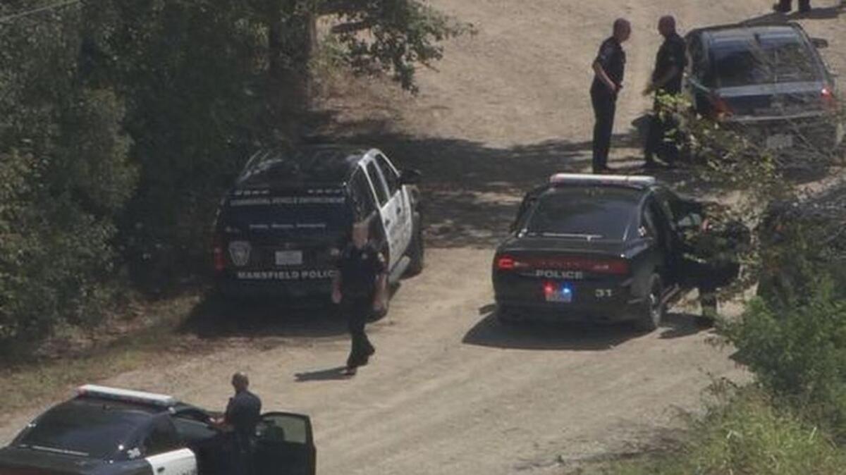 
Two bank robbery suspects were arrested Thursday afternoon in Mansfield after a high-speed chase, authorities said. The two are accused of robbing a bank in Grandview.
