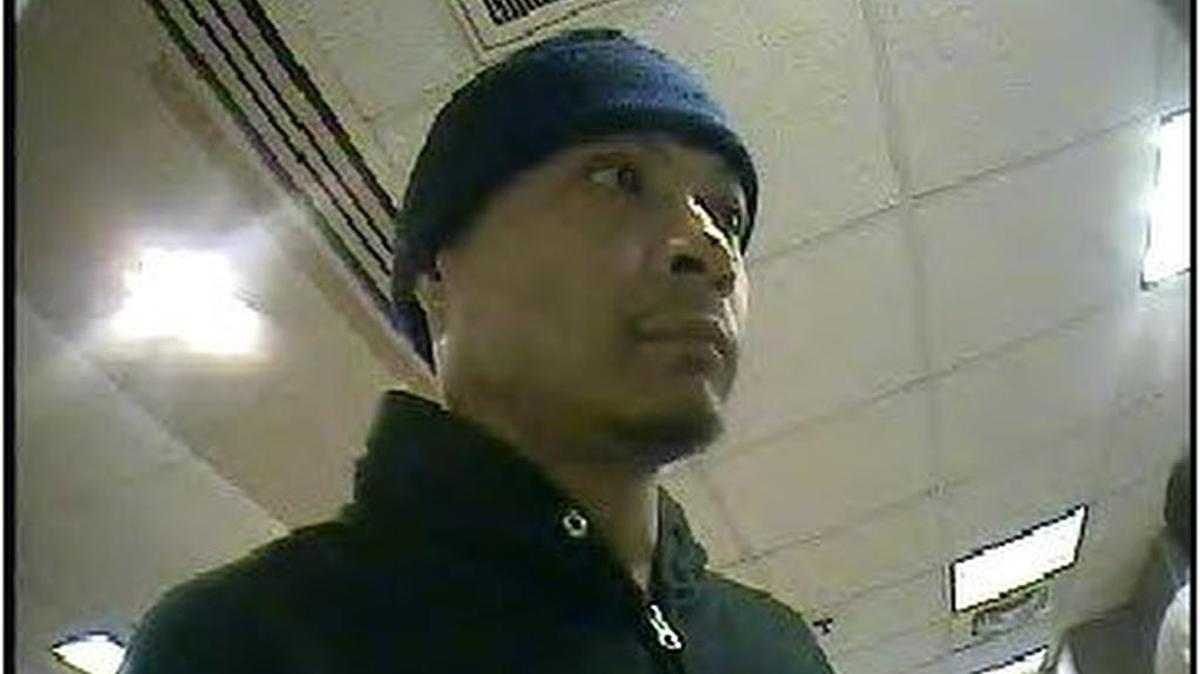 Police are seeking the identity of man who robbed a north Fort Worth bank Wednesday morning.