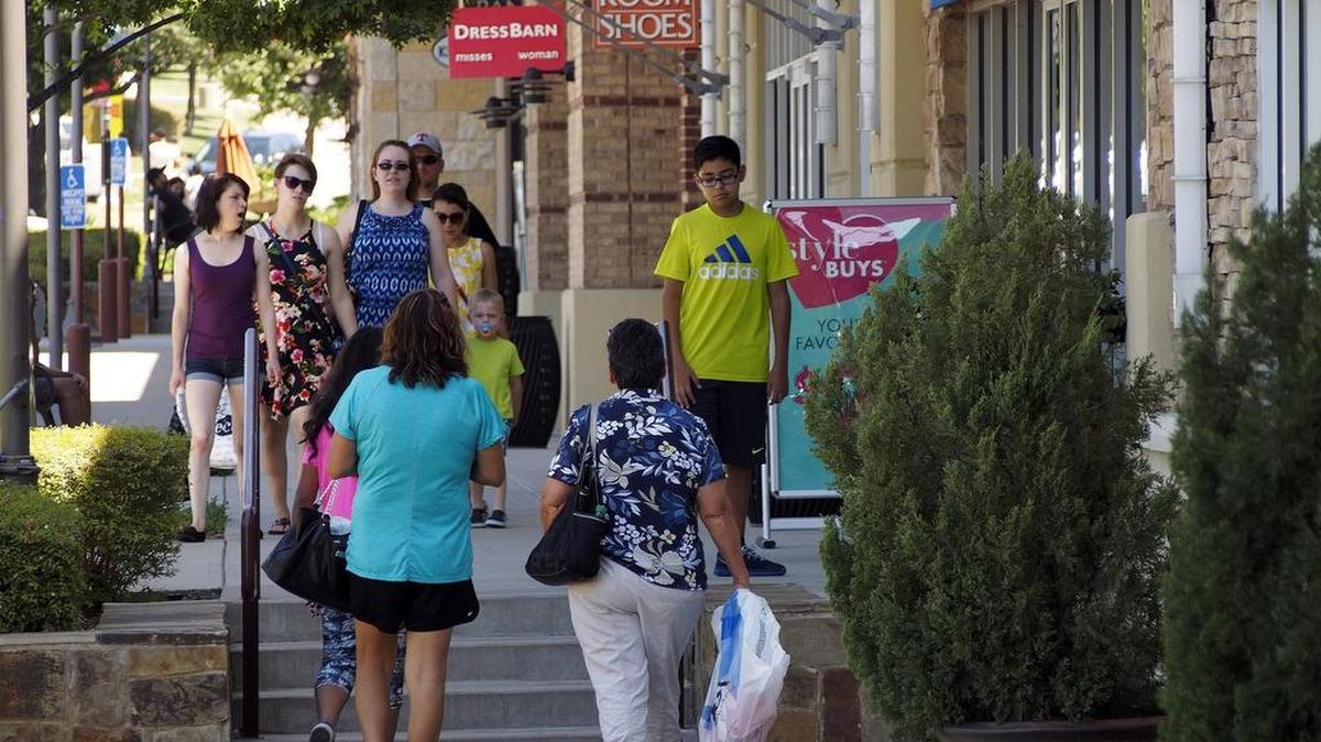 
Shoppers stayed in the shade while cruising the stores at Alliance Town Center in Fort Worth on Saturday.
