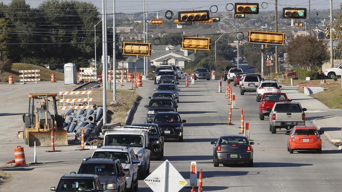 Utility delays have delayed the North Beach Street road reconstruction from NE Loop 820 to Fossil Creek Boulevard. The contractor says traffic patterns will change by Thanksgiving to ease congestion. This view of Beach Street is looking north from the Loop 820 overpass.