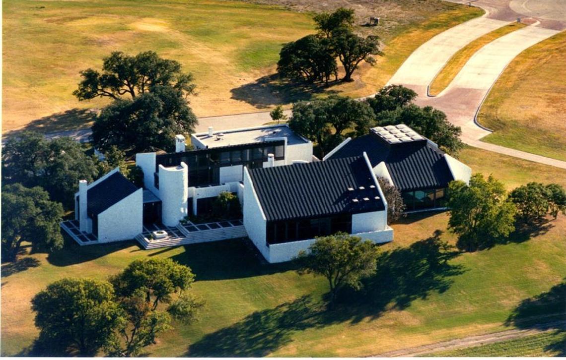 The Cullen Davis mansion in southwest Fort Worth in a July 1986 photo. The Stonegate development is on the property now.