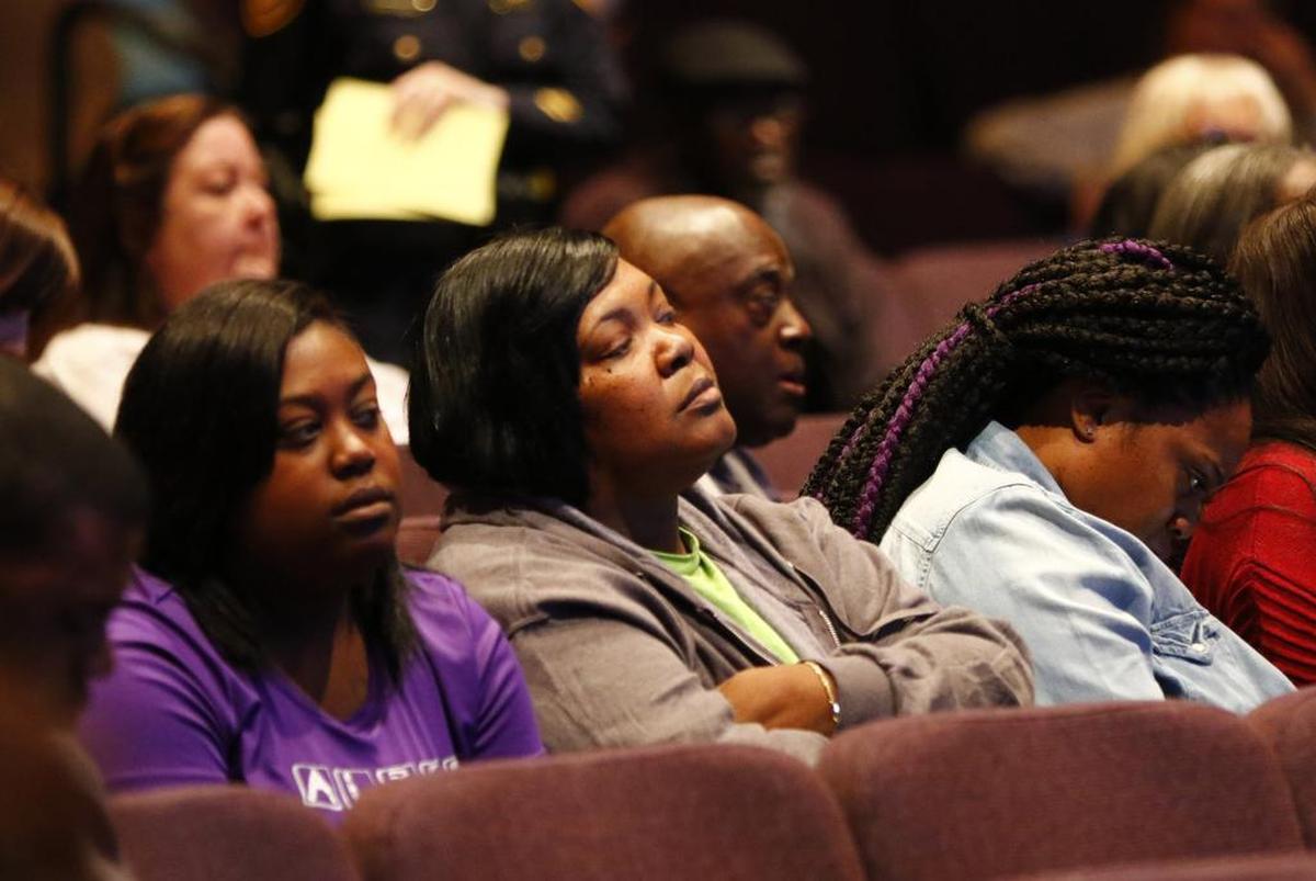 Jacqueline Craig, center, shown here at a Fort Worth council meeting.