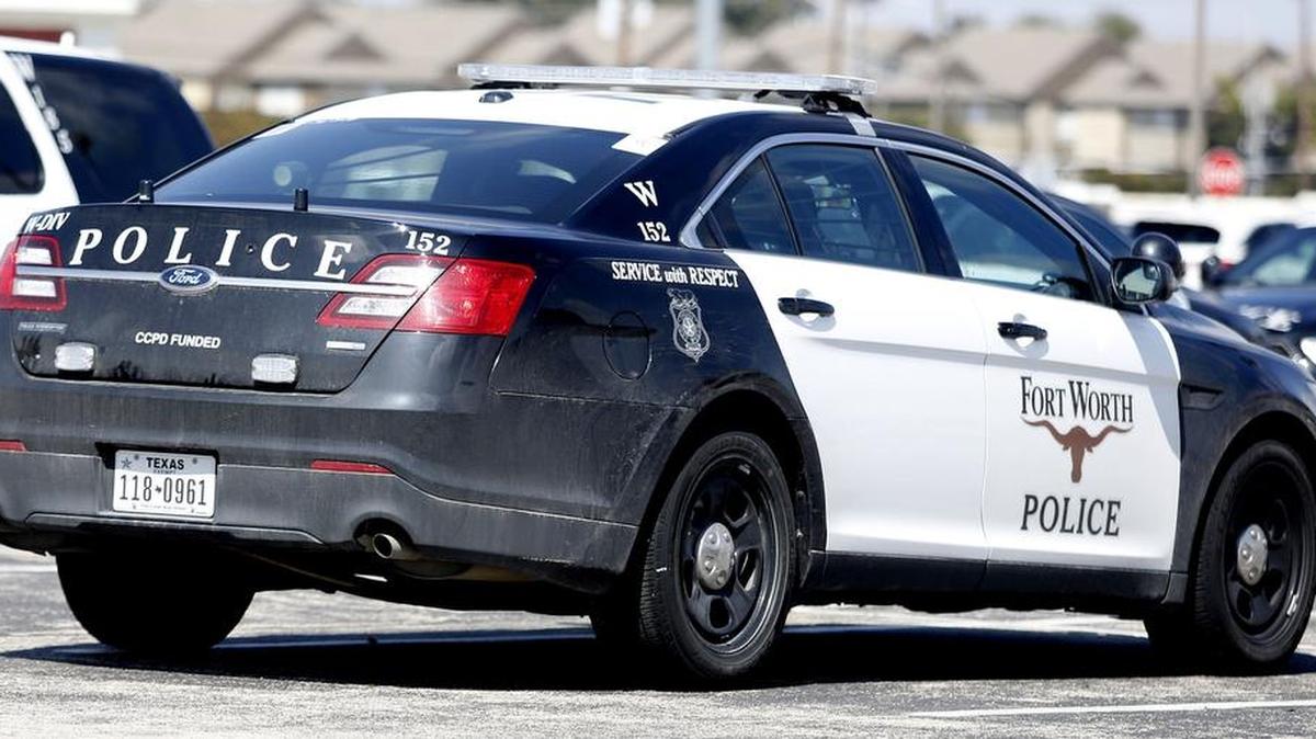 Fort Worth police are investigating a robbery in which a 70-year-old woman was targeted outside her daughter’s residence.
