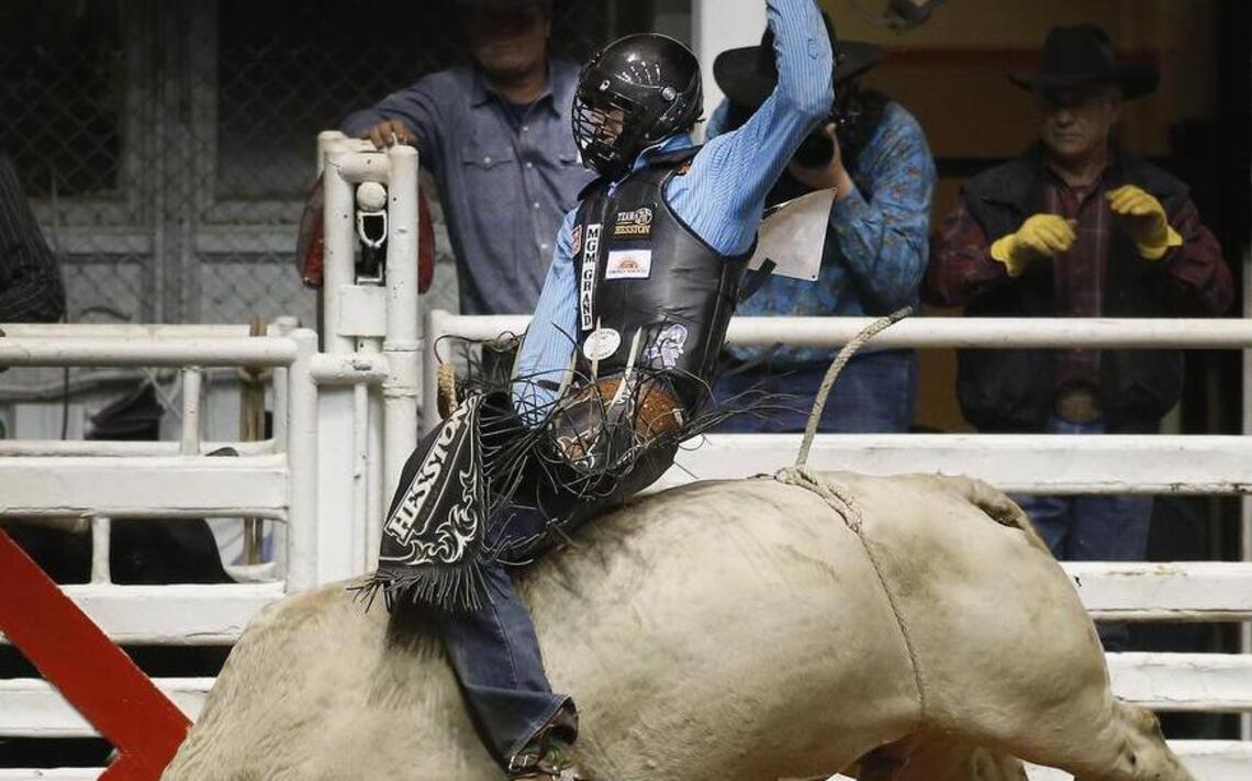 From bruises to broken bones, bull rider pays a painful price for ...