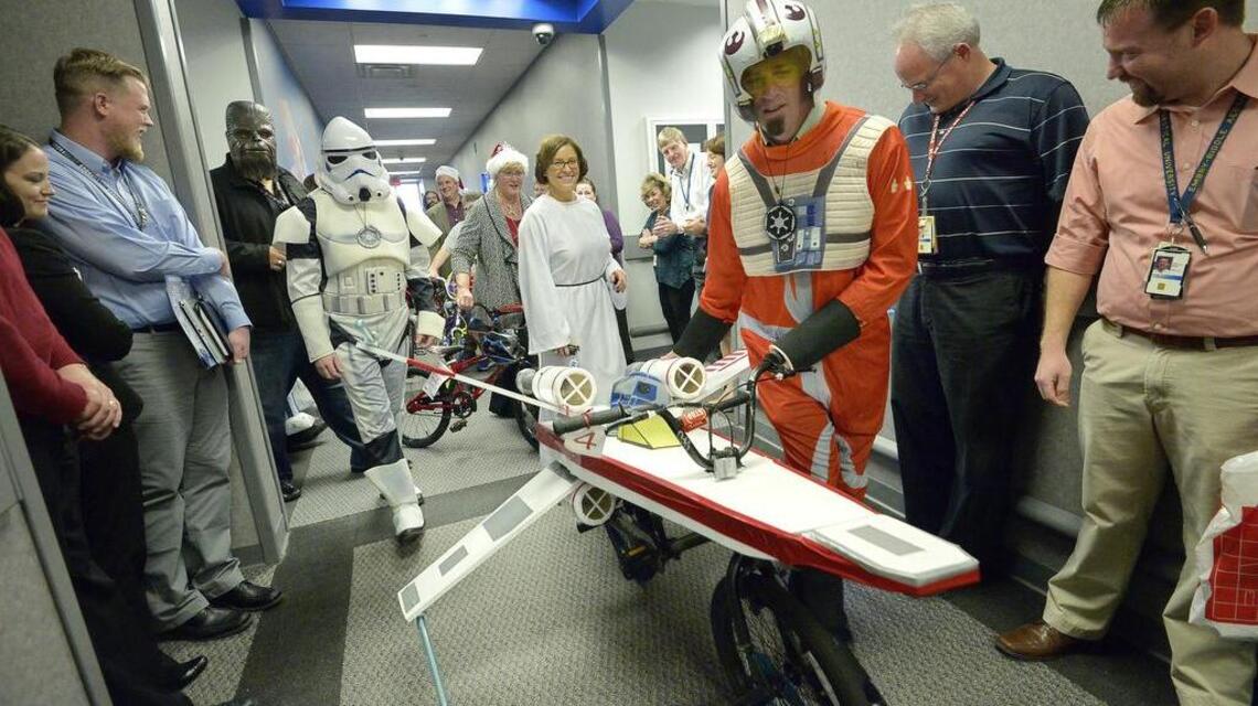 Lockheed employees give Santa a hand | Fort Worth Star-Telegram