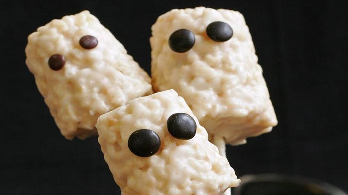 Star-Telegram archive feature photo of Halloween treats including “ghost” Rice Krispie Treats.