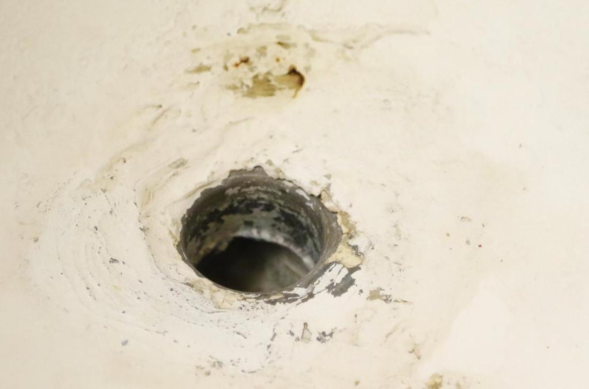 A drain ring is missing from a bathtub at the Knight's Inn in west Fort Worth, Tuesday, September 19, 2017.