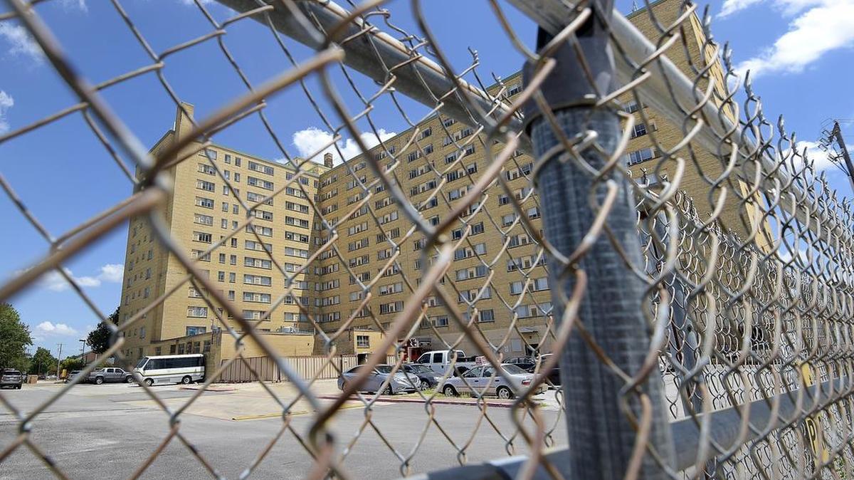 Westchester Plaza, near downtown Fort Worth, has told its residents to move out by Aug. 10. Residents were given a month’s notice to move.