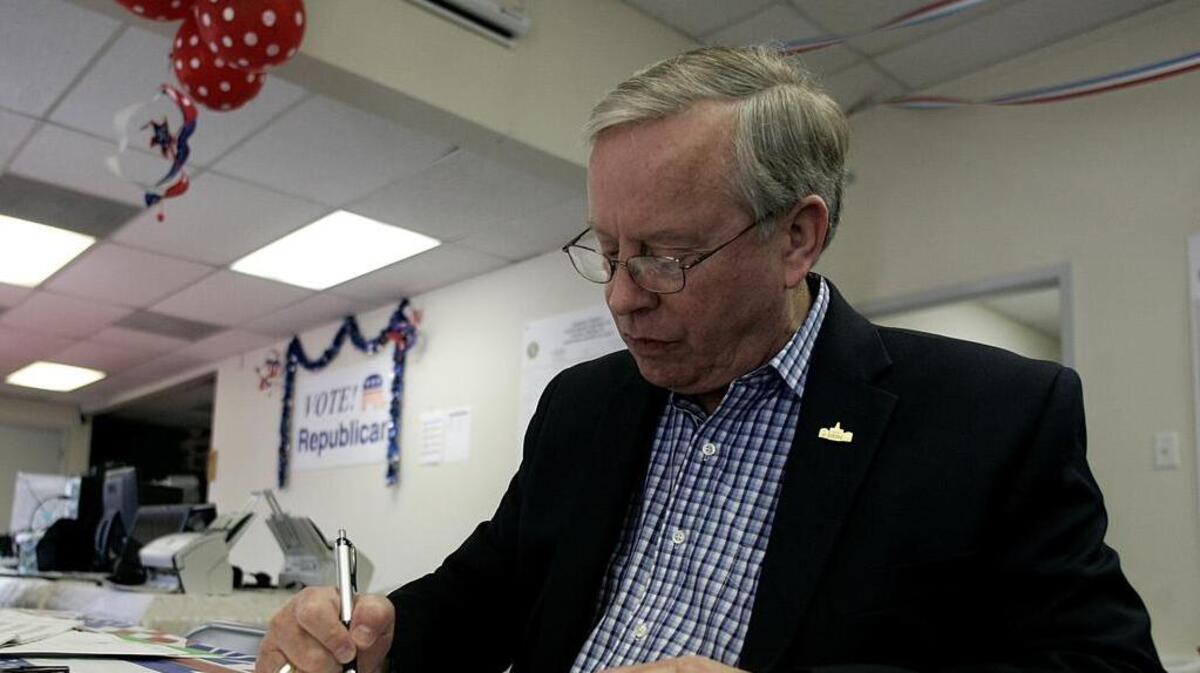 Archived photo of Ron Wright filing for office.