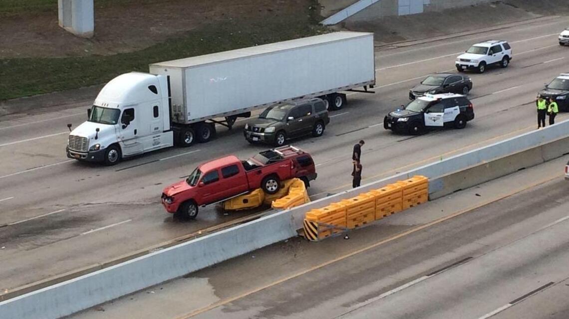 Crash causing major delays on I-35W in Fort Worth | Fort Worth Star ...