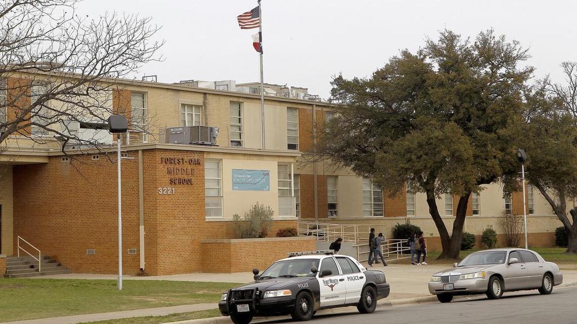 Fort Worth schools Superintendent Kent Scribner’s plan turnaround plan for five struggling schools, including Forest Oak Middle School, calls for $10,000 to $15,000 stipends for teachers and principals in exchange for a three-year commitment.