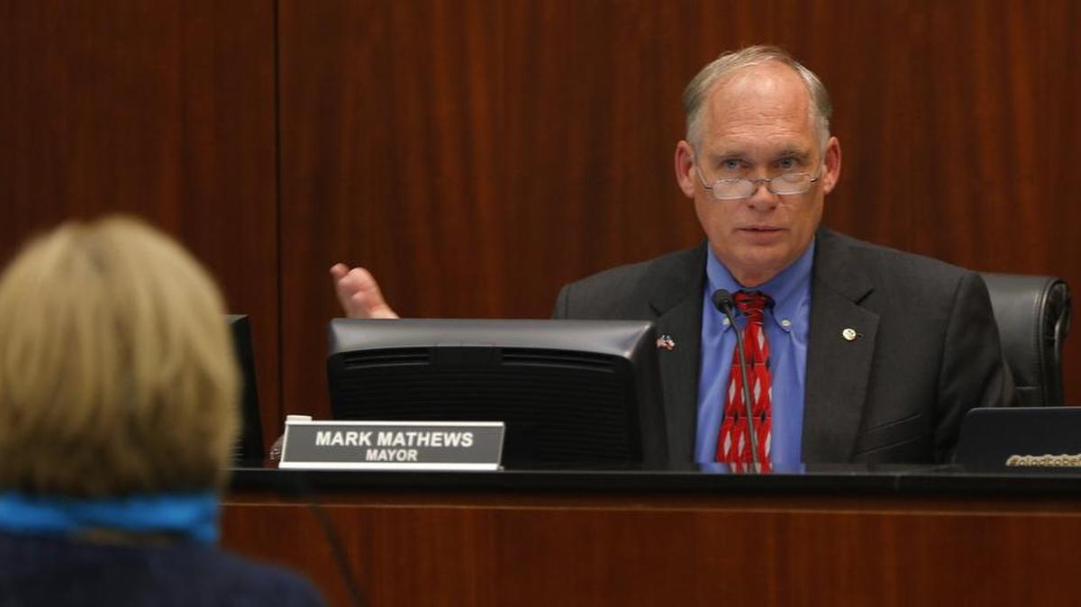 Keller Mayor Mark Mathews addresses a citizen speaker Jan. 19 at the Keller City Coucil meeting.