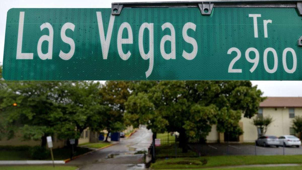 A committee of city leaders will address the decades of decay along Las Vegas Trail.