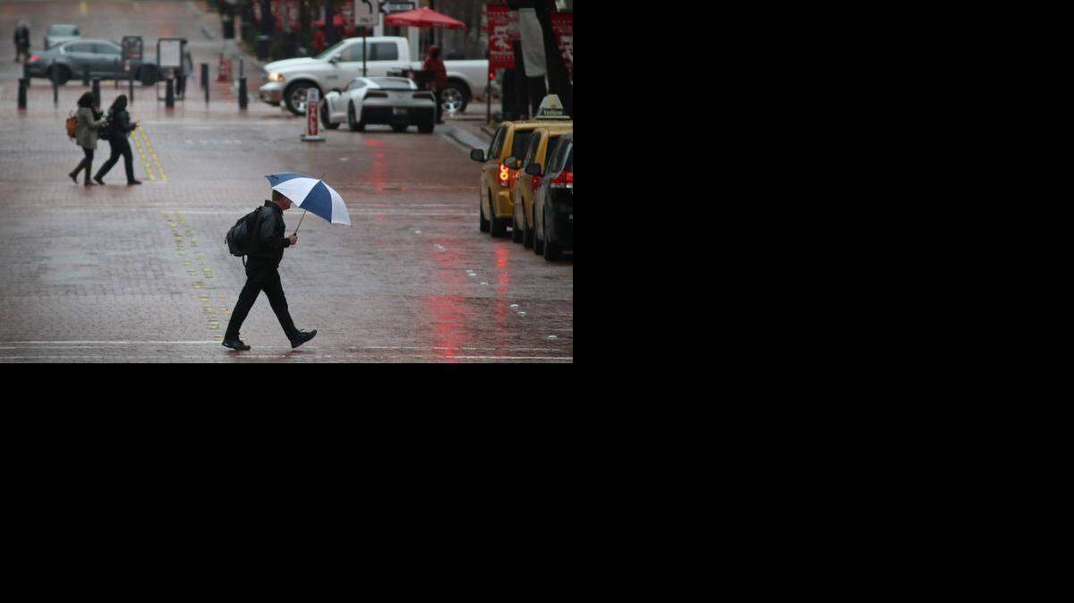
A drizzling rain fell on Tarrant County overnight and temperatures dropped to just above freezing. Late Monday, an upper-level disturbance expected to roll through could bring a slight chance of snow, forecasters say.
