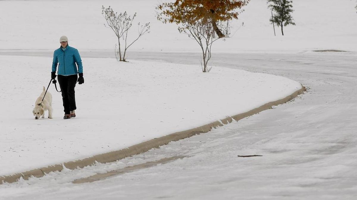 Snow was easy to see on Dec. 7, 2013, in north Fort Worth. The flurries that fell Thursday, not so much.