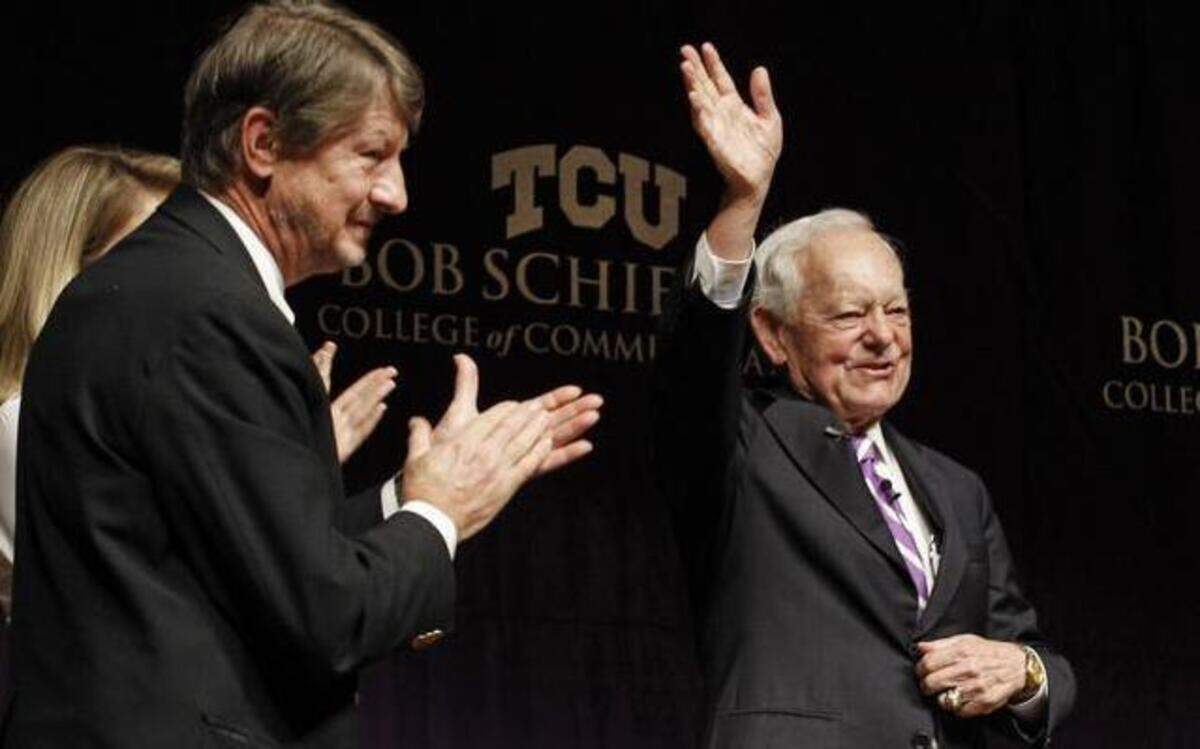 
Bob Schieffer acknowledges audience applause after announcing his retirement from CBS News at the close of the Schieffer Symposium on the News at TCU in Fort Worth, Wednesday, April 8, 2015. Panelist P.J. O’Rourke is at left. Obscured behind him is CBS News reporter Holly Williams.
