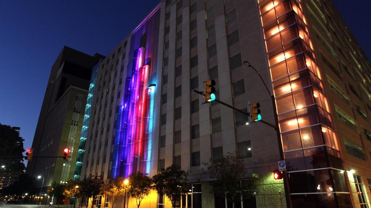 Fort Worth has hired real estate brokers to lease and manage the retail space on the city’s Convention Center parking garage at 1200 Houston St.