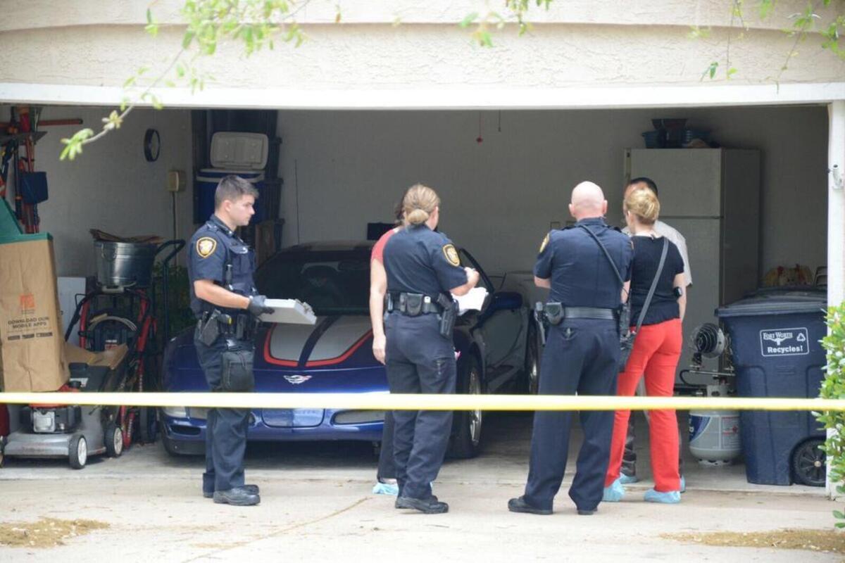 Police respond to the shooting and robbery call at Diane and John Porter’s home in west Fort Worth in 2017.