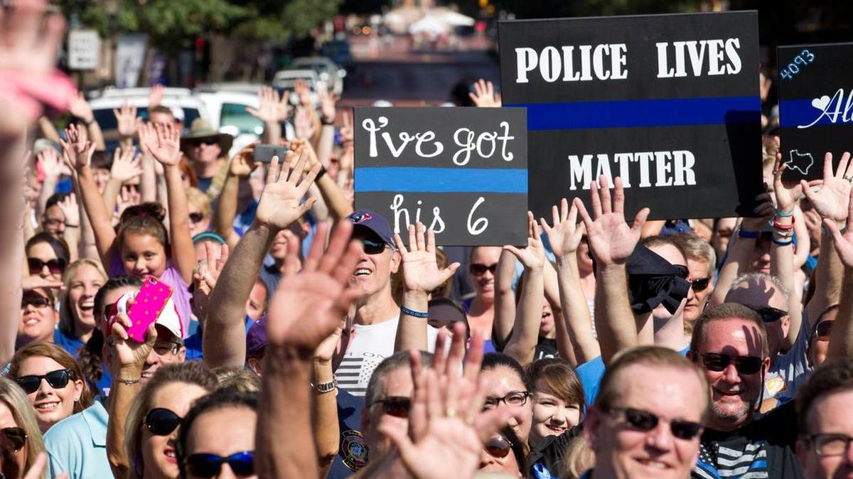 Hundreds gathered to support the police at Main Street Backs the Blue on Sept. 7 in Fort Worth. Billy Bob’s Texas is inviting police to an appreciation event on Monday that will be the kickoff event for a Sunday celebration that promises to be filled with music.