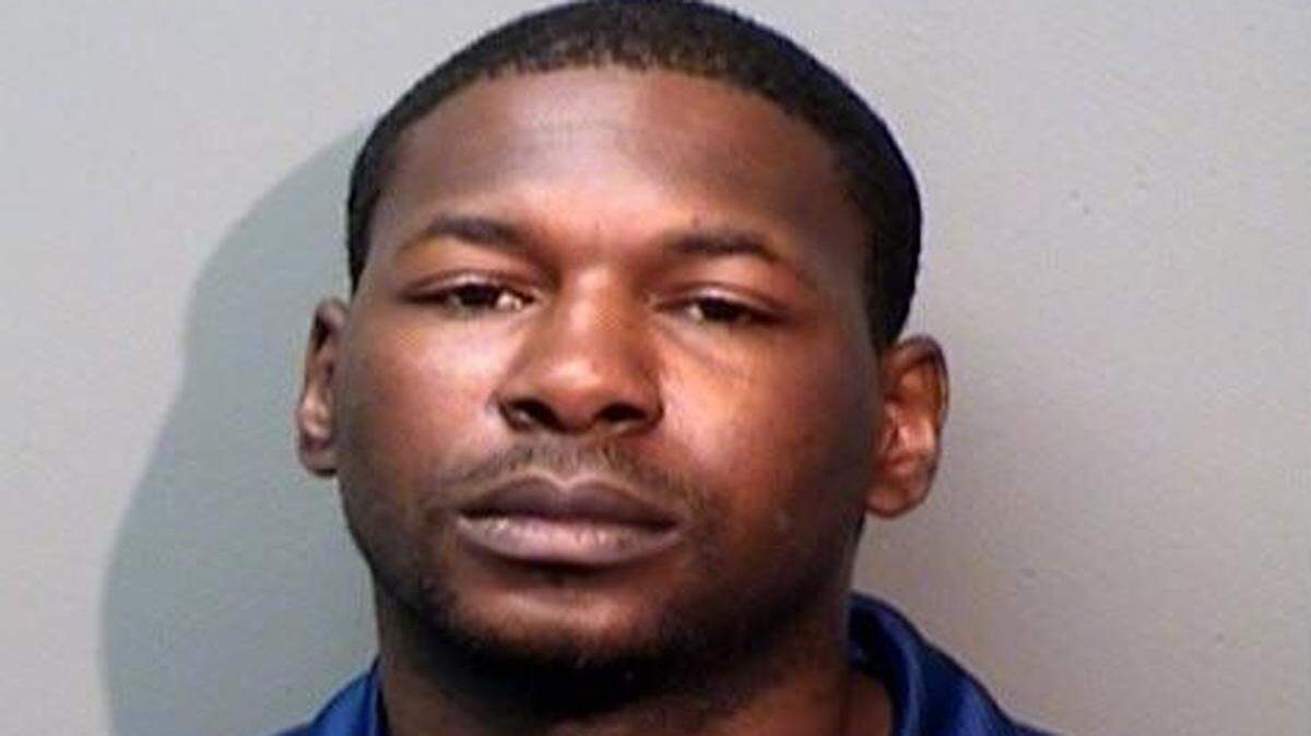 
Gregory Tyjuan Yarbrough, 35, is a suspect in the robbery of a south Fort Worth smoke shop last week. 
