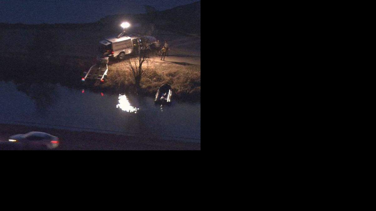 
A 31-year-old Hurst man’s body was found submerged in his pickup in a lake along East Loop 820 in east Fort Worth.
