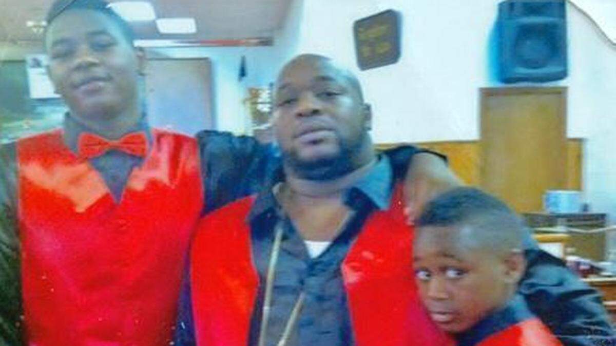 
Jermaine Darden and his sons
