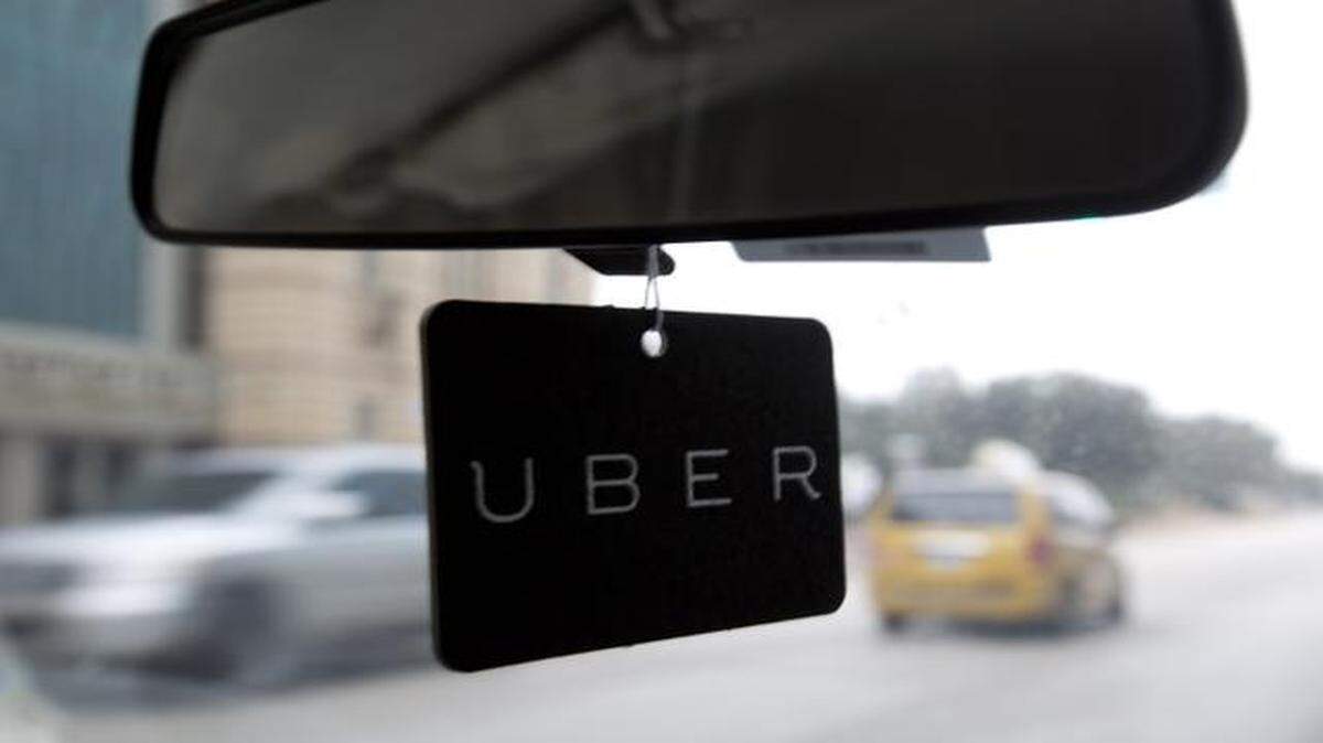 
Fort Worth officials are considering regulations for app-based transportation companies such as Uber and Lyft, which now operate without regulation. 
