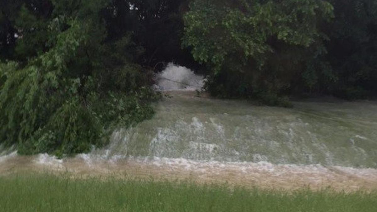 Crews found a water main break in east Fort Worth Monday morning. City officials are asking residents who live between Loop 820 and the Dallas/Fort Worth Airport to reduce their water use.