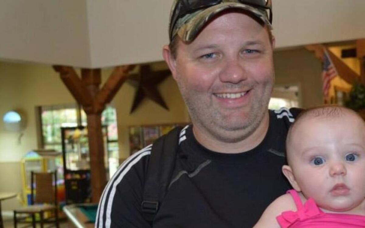 Fort Worth police officer Matt Pearce with a daughter.