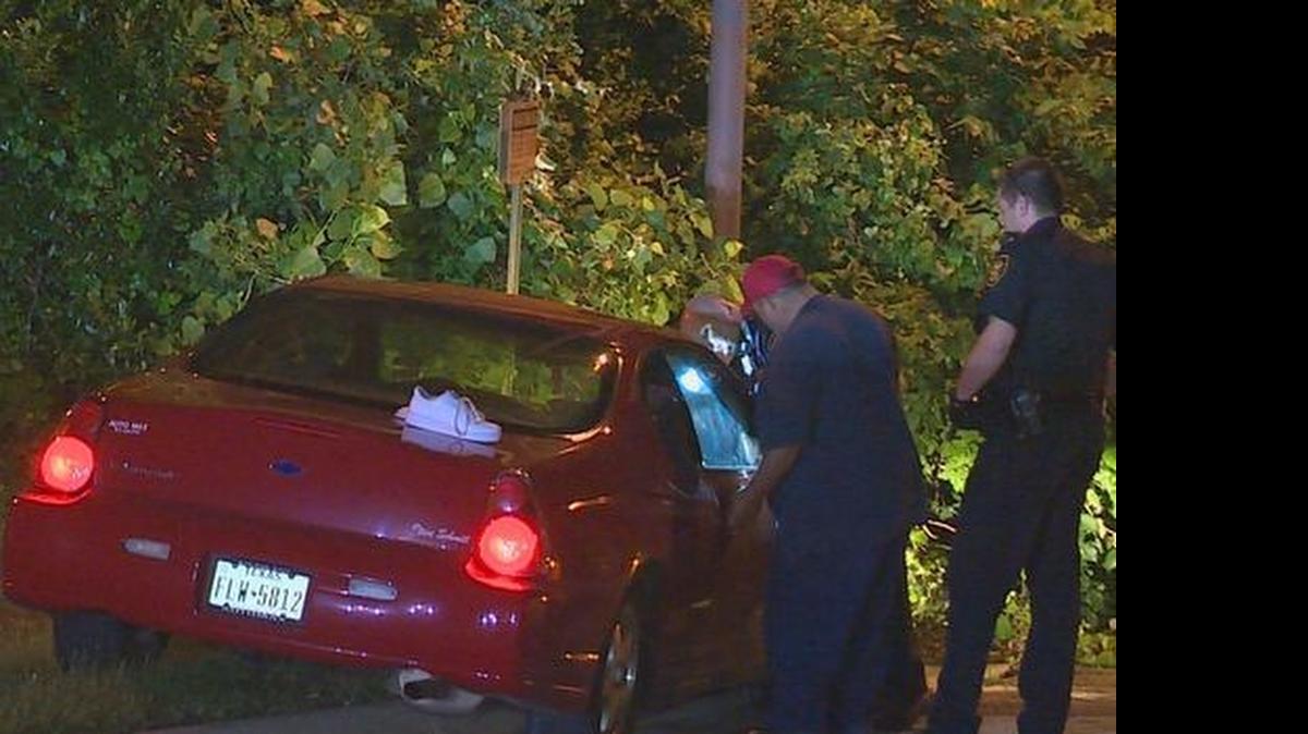 
A suspect led police on a long chase through Tarrant and Dallas counties early Thursday before he drove back into Fort Worth and was captured.
