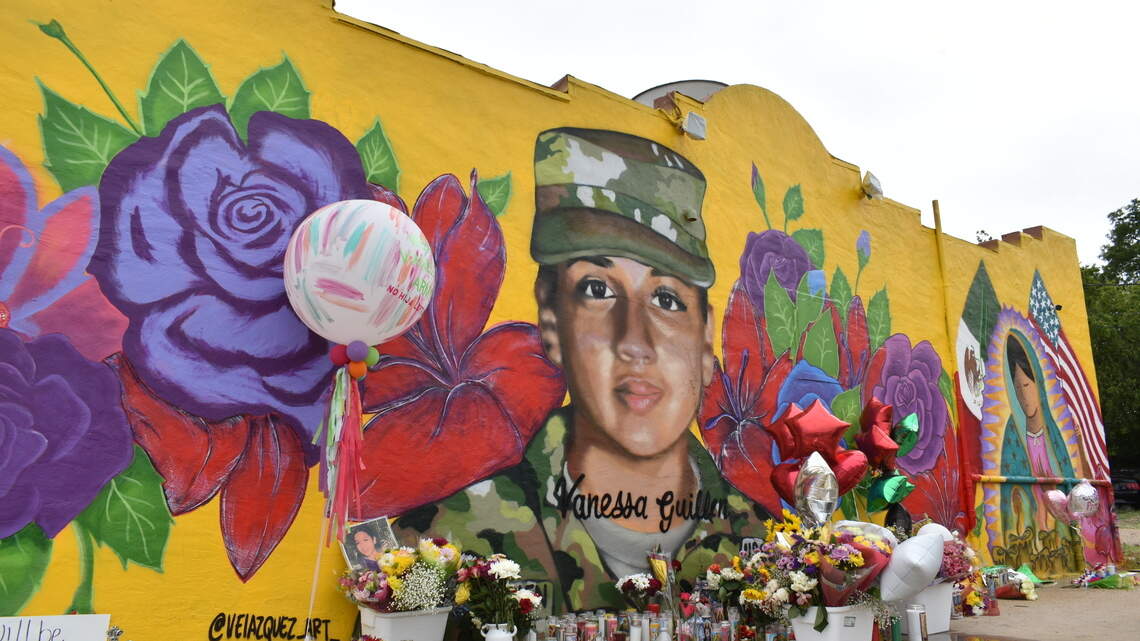 Artistas crean mural en Fort Worth para honrar memoria de soldado