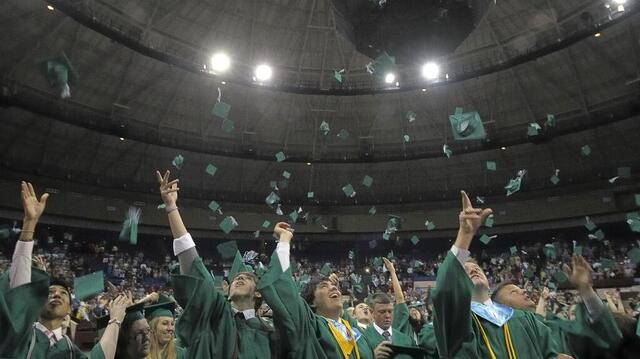 Fort Worth schools doing better at on-time graduation, numbers show ...