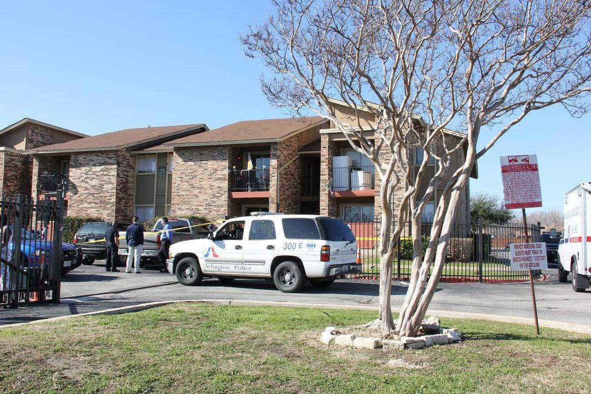 Arlington police investigate the fatal stabbing of Irasema Chavez, 32, on Jan. 20, 2012.