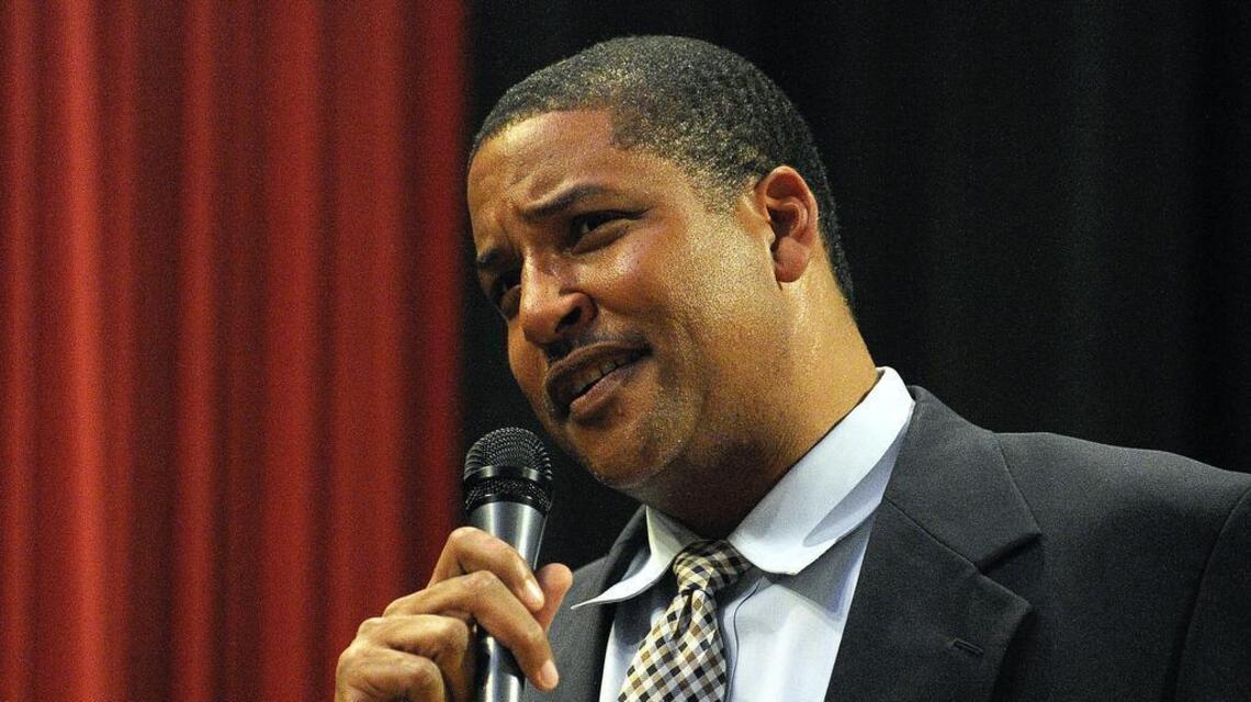 Fort Worth Dunbar basketball coach on leave after accusation of inappropriate behavior