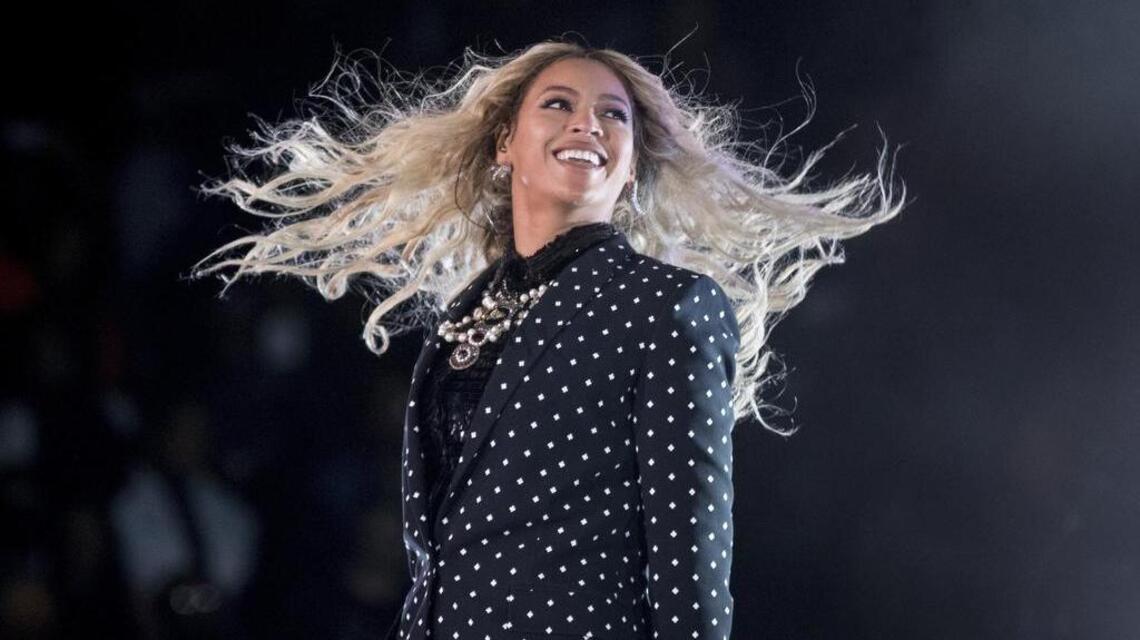 Stars align to raise money for hurricane relief